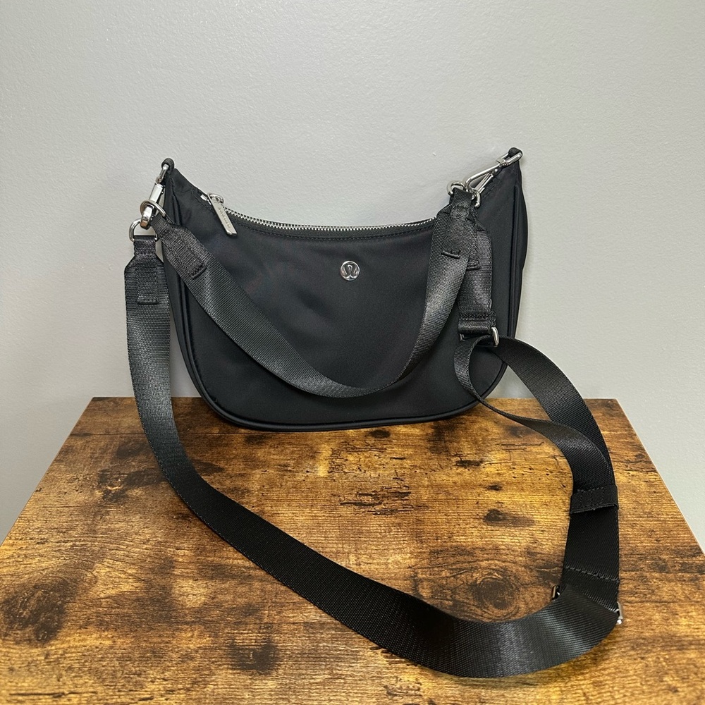 Lululemon City Essentials Small Shoulder Bag - Picture 2 of 14